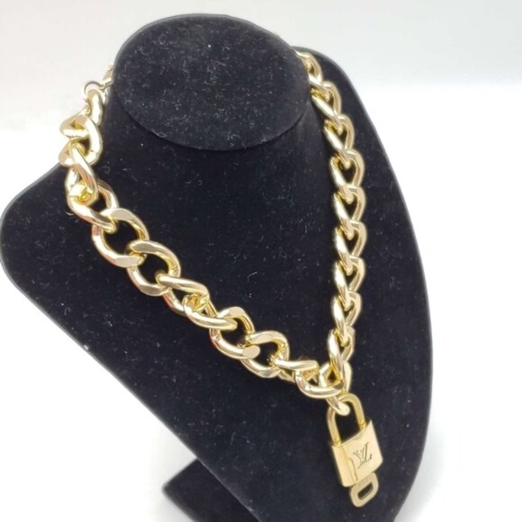 Authentic Louis Vuitton Lock and Key Gold Color with Gold Plated Chain Necklace - Picture 4 of 8